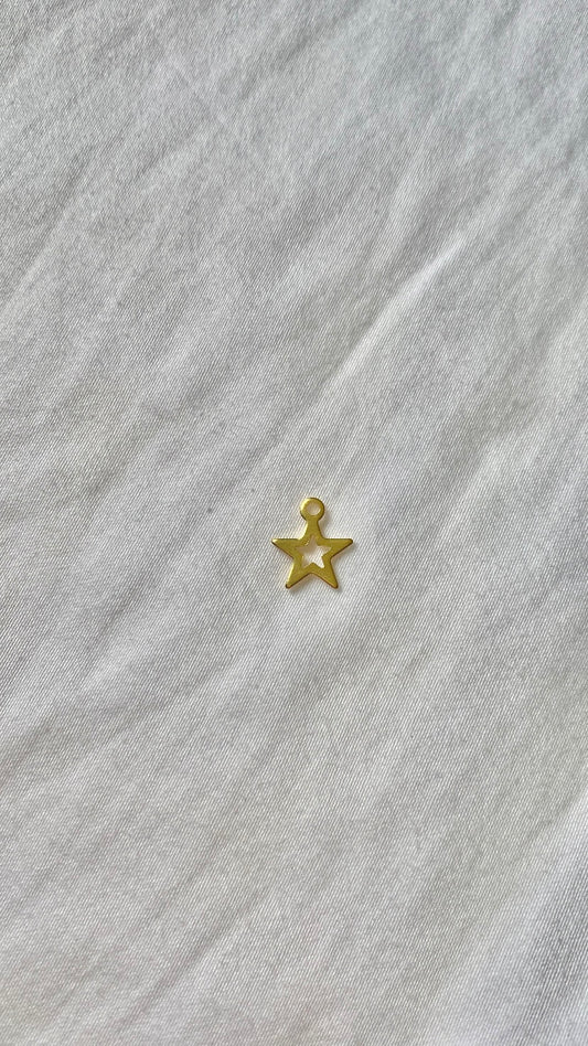charm étoile perforée