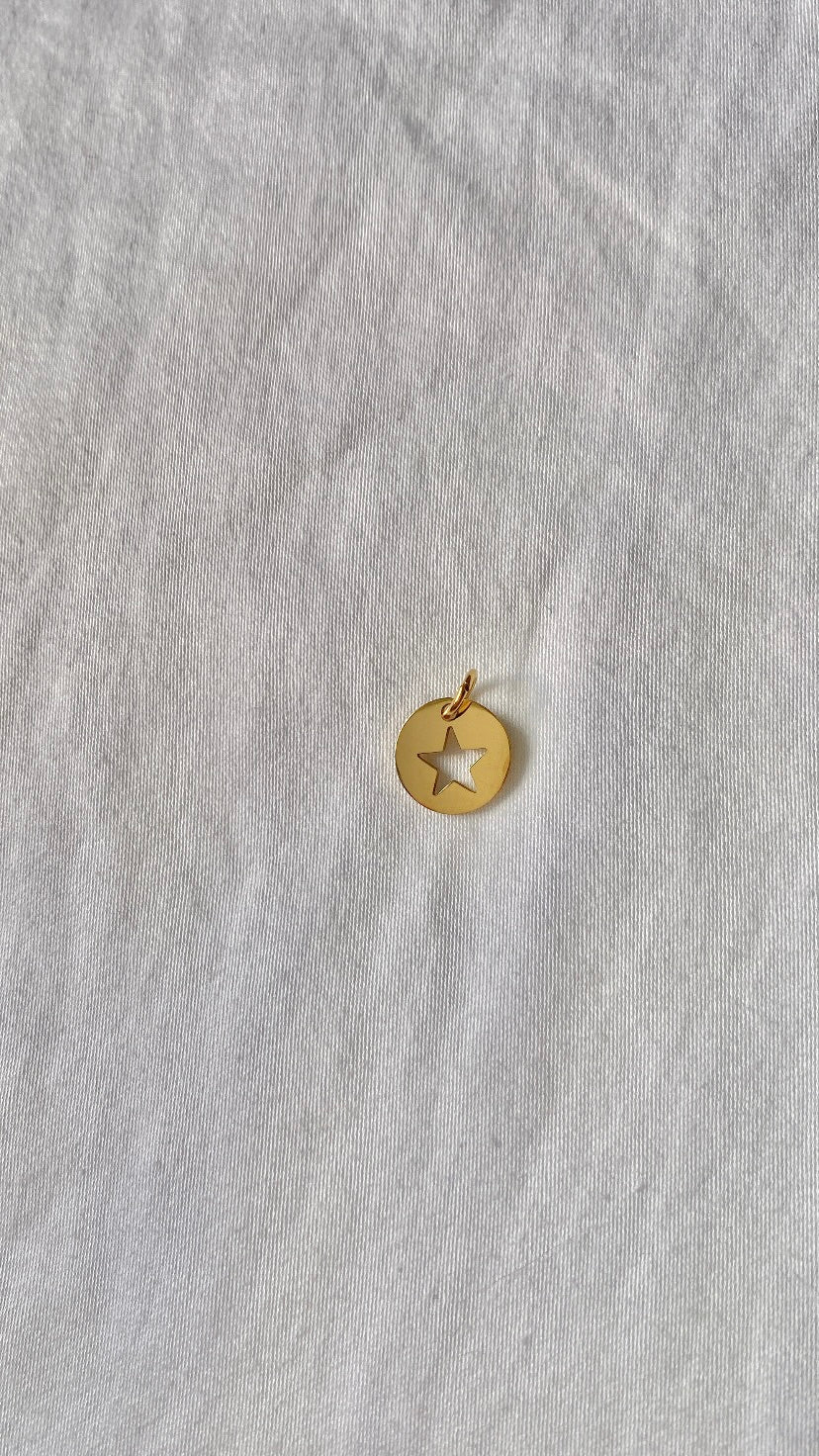 charm étoile dans rond